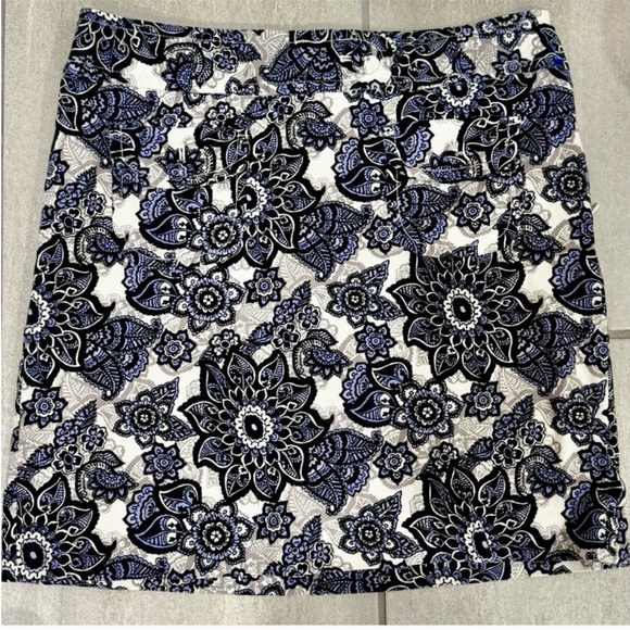 LOFT Floral Mini Skirt Size 6 in Black and Blue - Picture 3 of 3